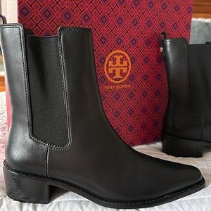 NWT Tory Burch Chelsea Boot Black 8